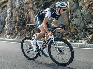 Vélo VTT 29p alu - STEVENS 2022 Tonga - Noir Stealth Décor noir et  triangles multicolores : 100mm - Vélo 9